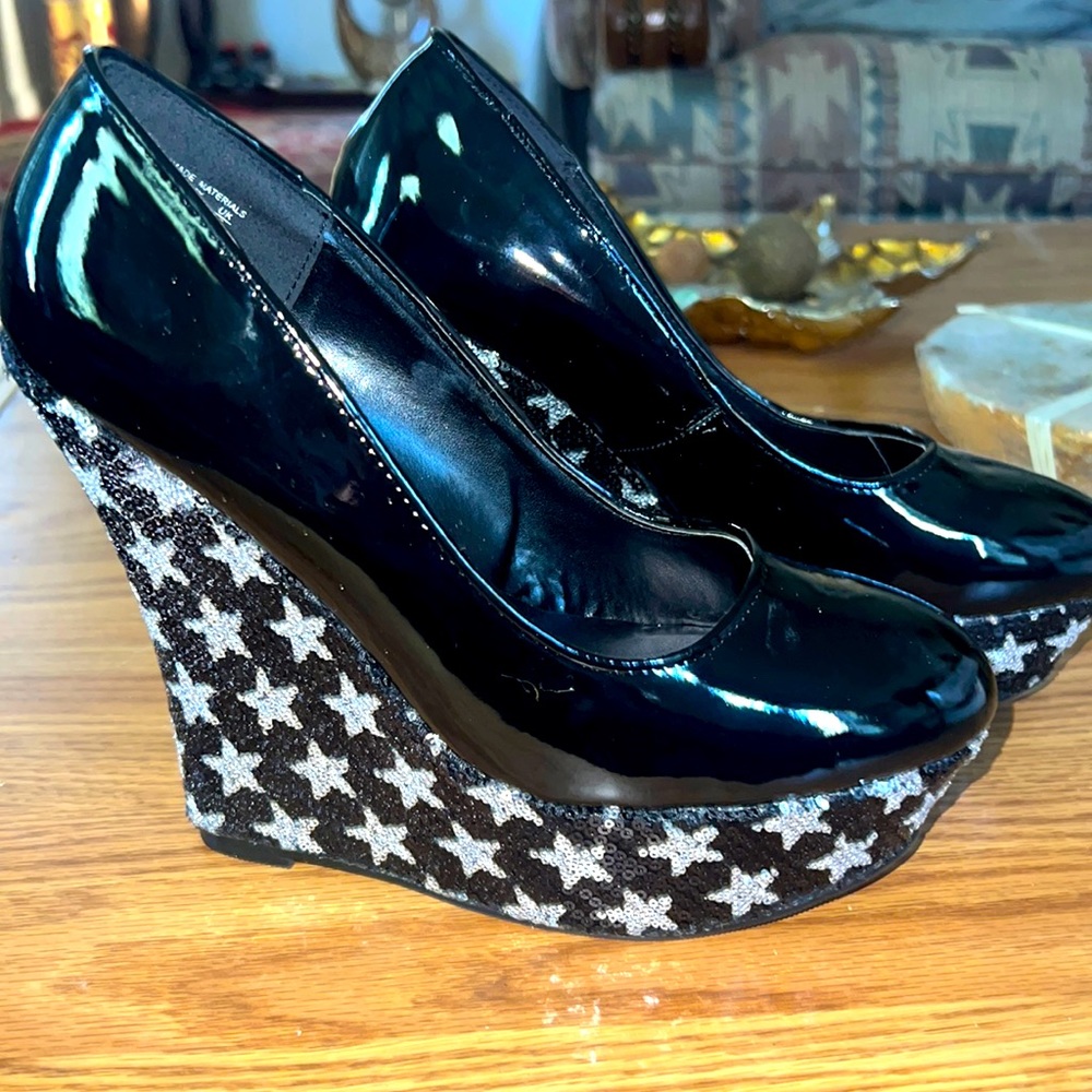 Bongo Wedges Black Size 8.5
